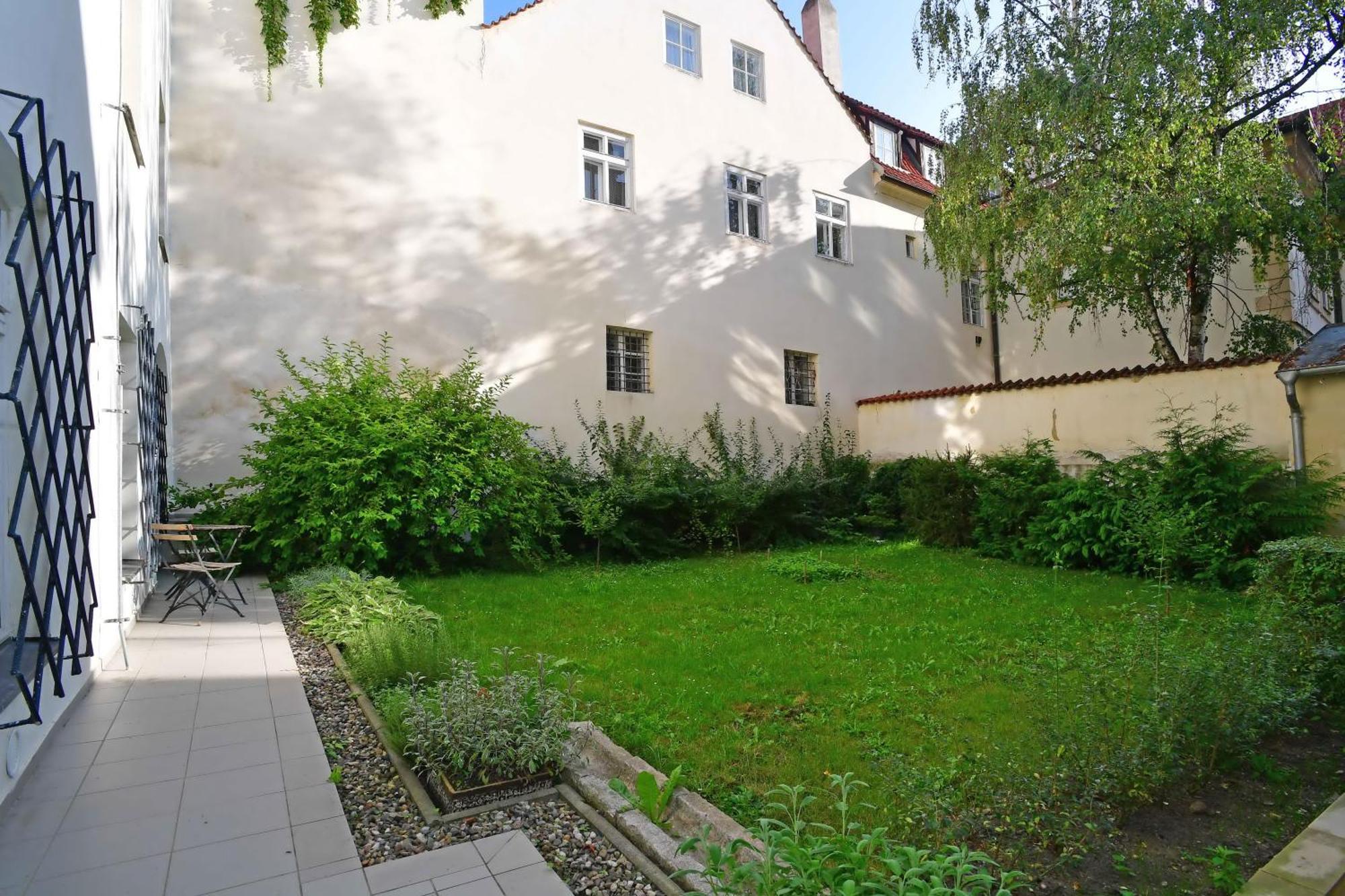 Romantic Apartment Under The Prague Castle Bagian luar foto
